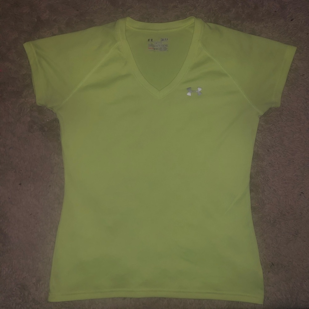 Under Armour Semi Fitted Size Small v neck tee